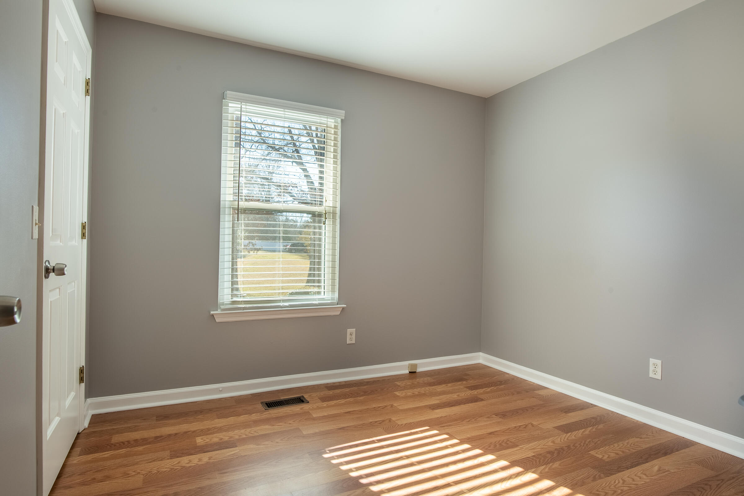 6607 Holder Road Harrison, TN 37341 - Photo 15 of 26 NEW FLOORING & PAINT