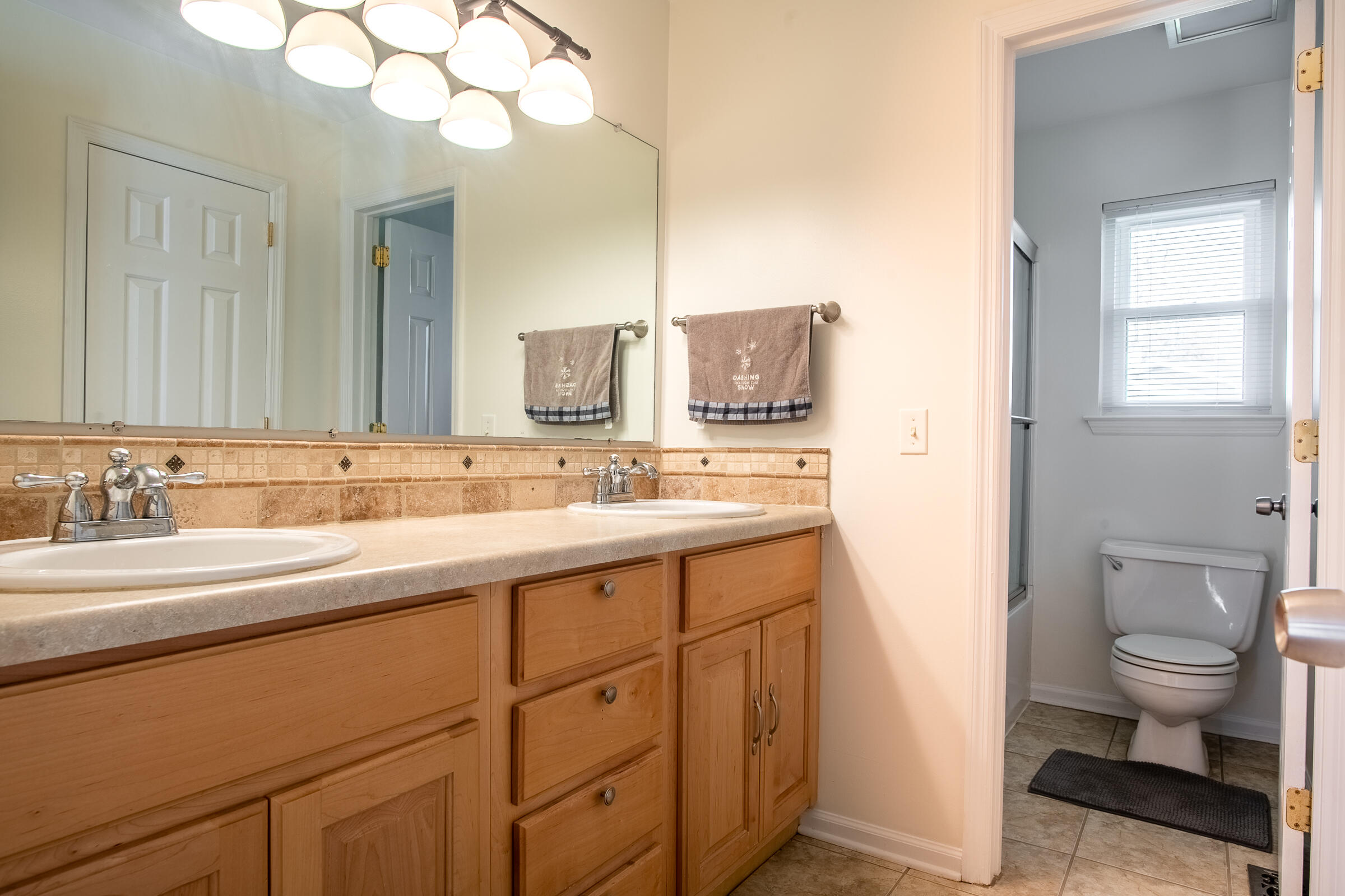 6607 Holder Road Harrison, TN 37341 - Photo 17 of 26 GUEST BATH