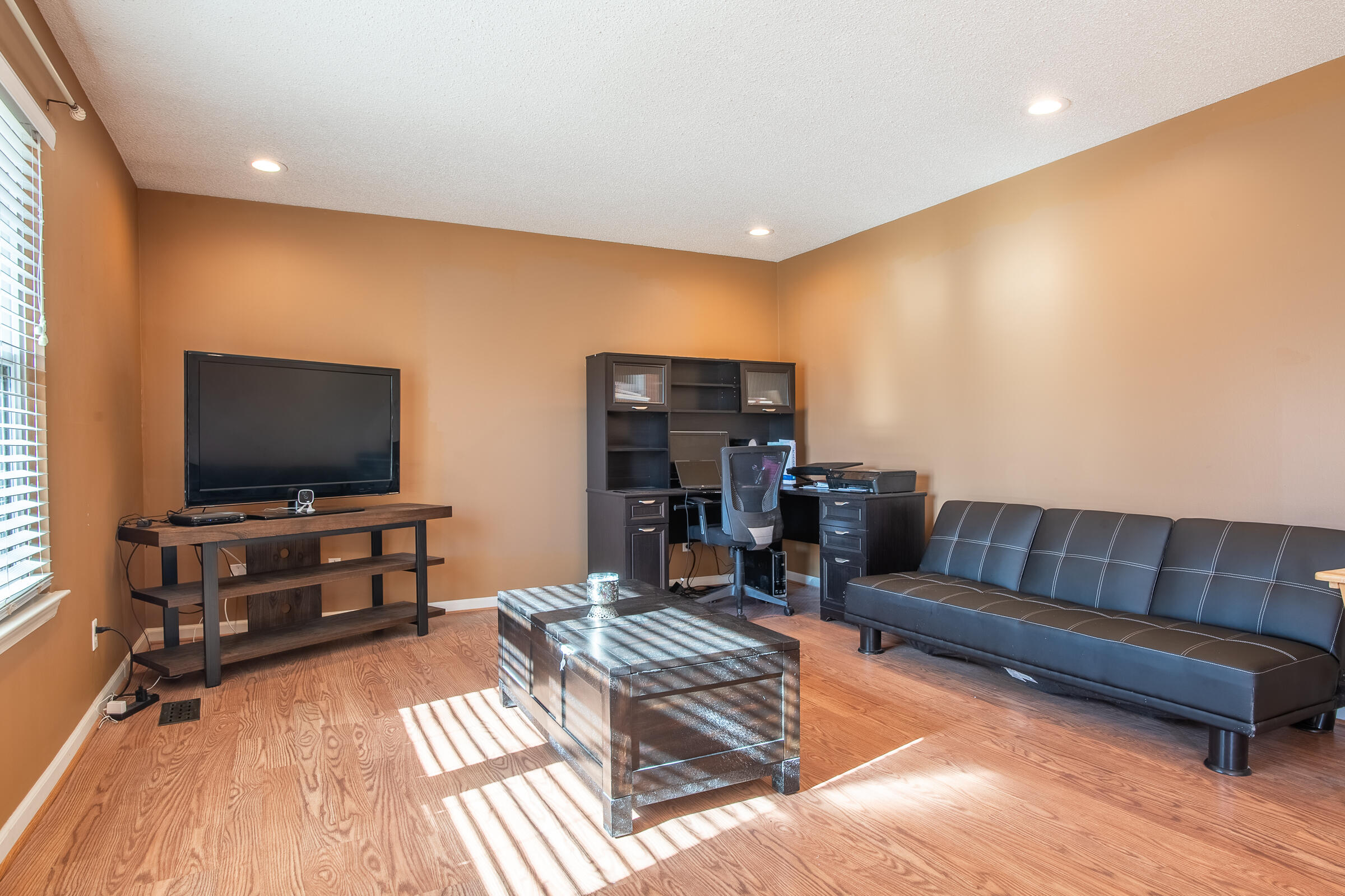 6607 Holder Road Harrison, TN 37341 - Photo 3 of 26 LIVING ROOM