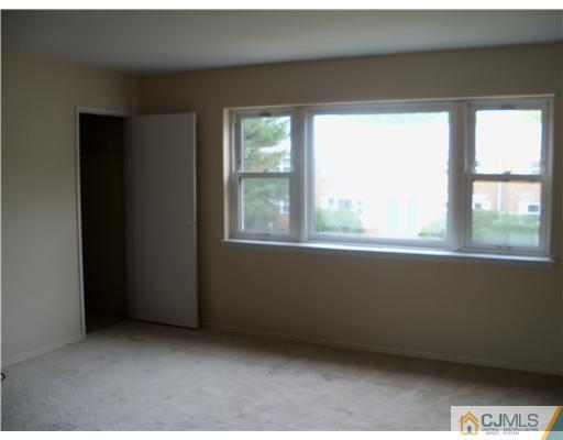 182 Evergreen Road, Unit 15B Edison, NJ 08837 - Photo 4 of 7 Gallery Image 4