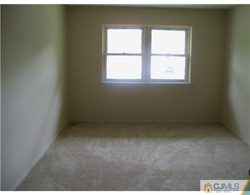182 Evergreen Road, Unit 15B Edison, NJ 08837 - Photo 5 of 7 Gallery Image 5