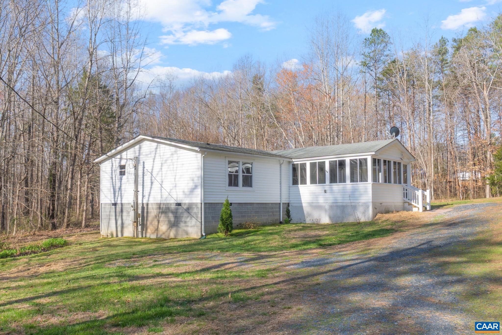 11527 South Constitution Route Scottsville, VA 24590 - Photo 2 of 38