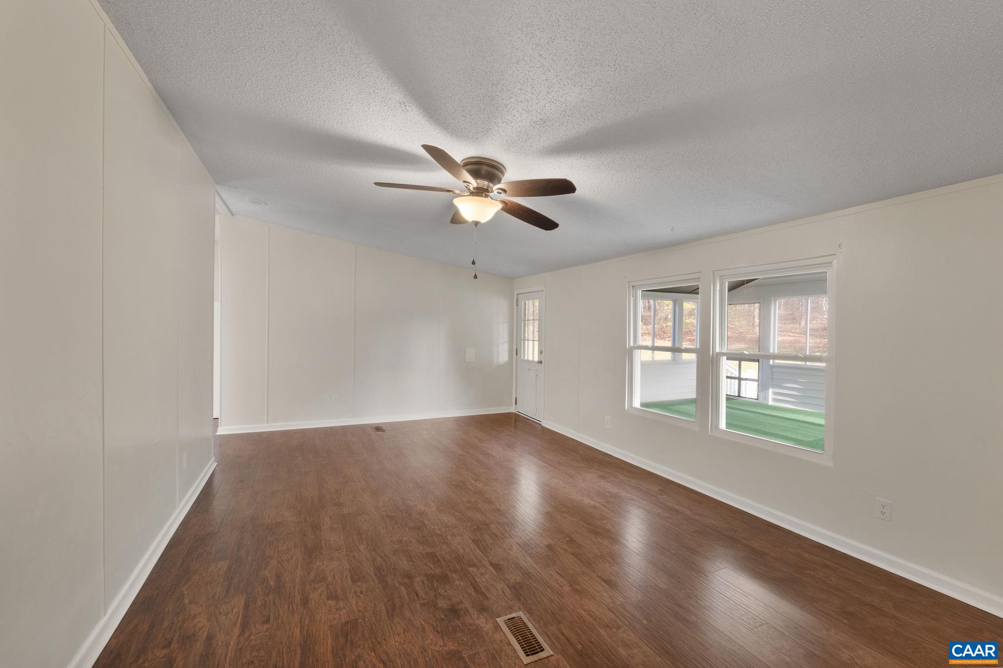 11527 South Constitution Route Scottsville, VA 24590 - Photo 33 of 38