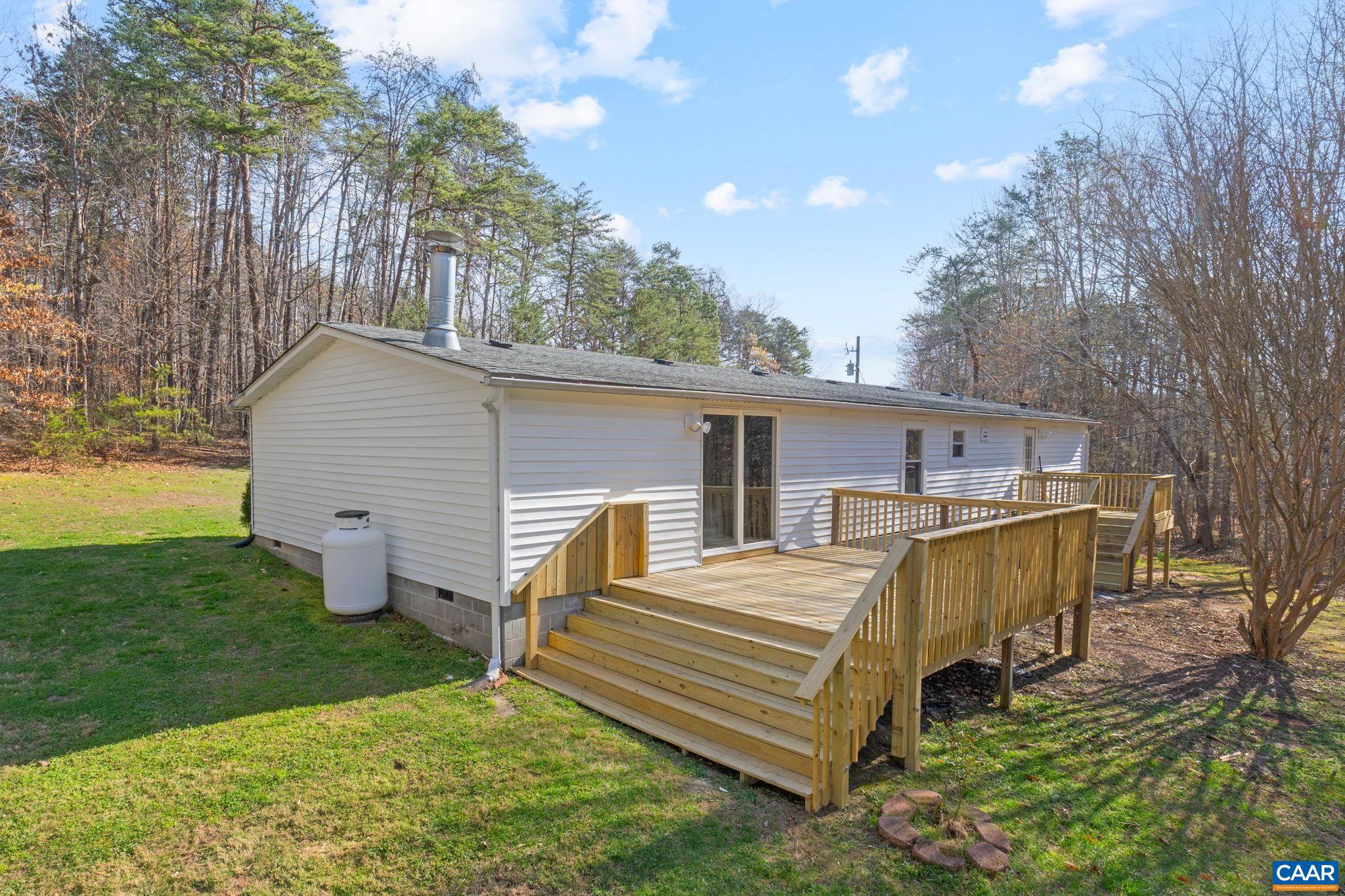 11527 South Constitution Route Scottsville, VA 24590 - Photo 9 of 38