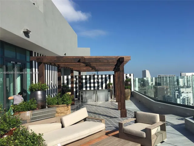 $4,800 | 1300 South Miami Avenue, Unit 4111, Miami, FL 33130