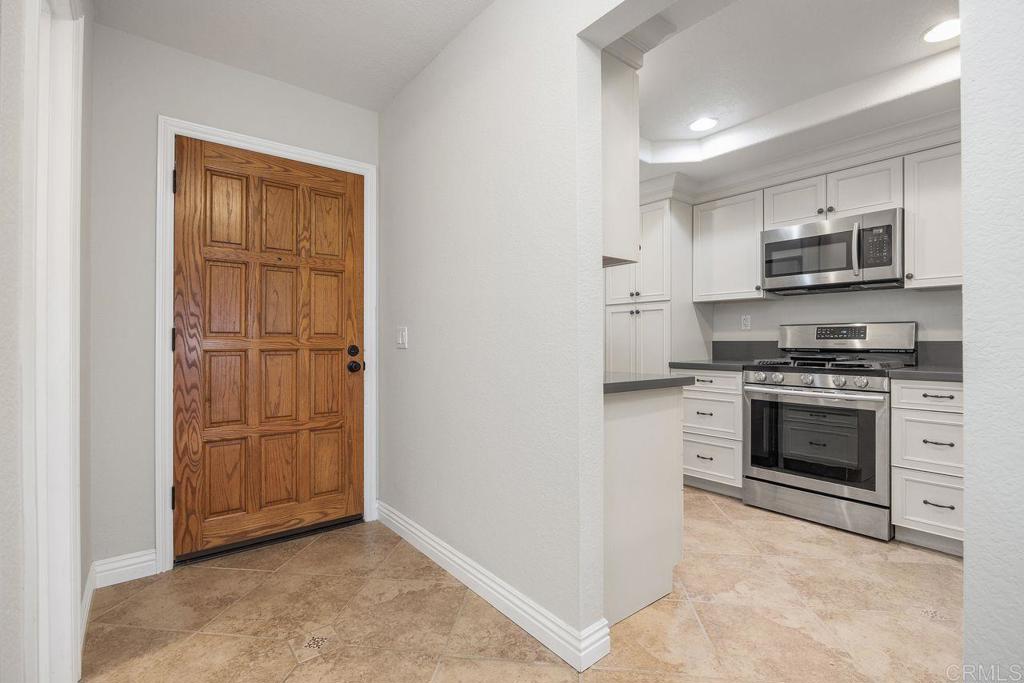 750 Breeze Hill Road, Unit 110 Vista, CA 92081 - Photo 4 of 32