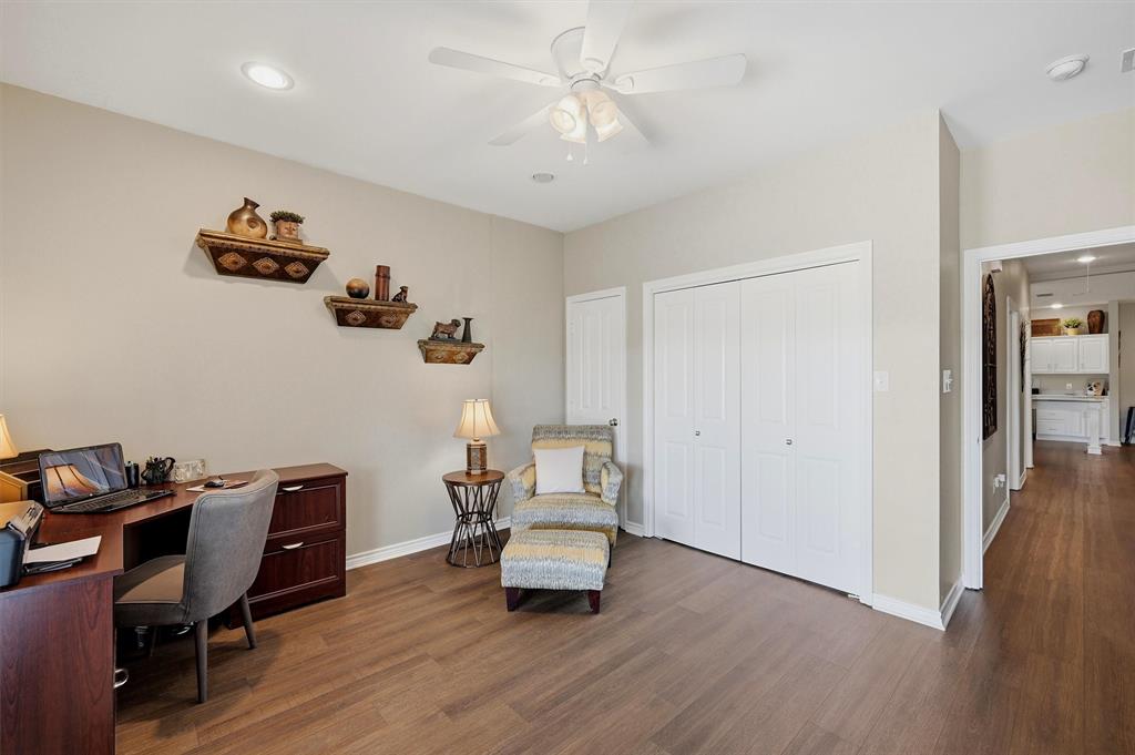 15656 South State Highway 78 Blue Ridge, TX 75424 - Photo 22 of 36 a room with a workspace