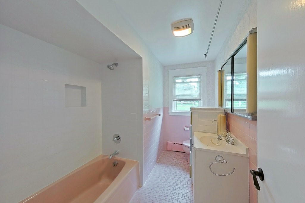 1290 West Main Road Portsmouth, RI 02871 - Photo 13 of 29 Gallery Image 13