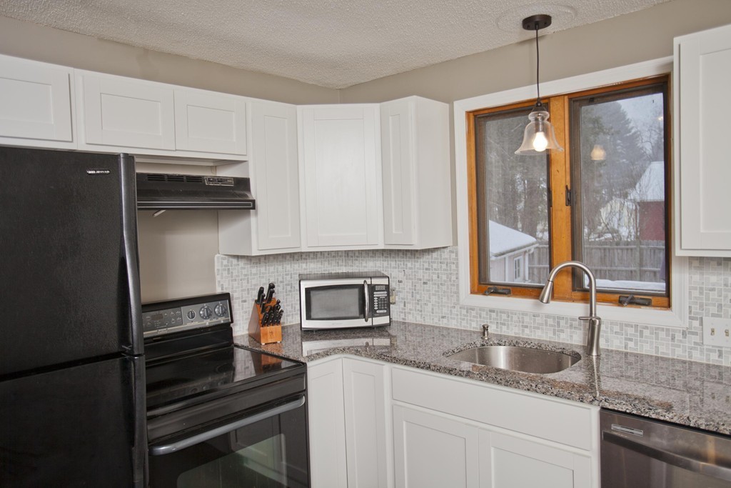 48 Burdette Street Springfield, MA 01108 - Photo 11 of 22 Gallery Image 11