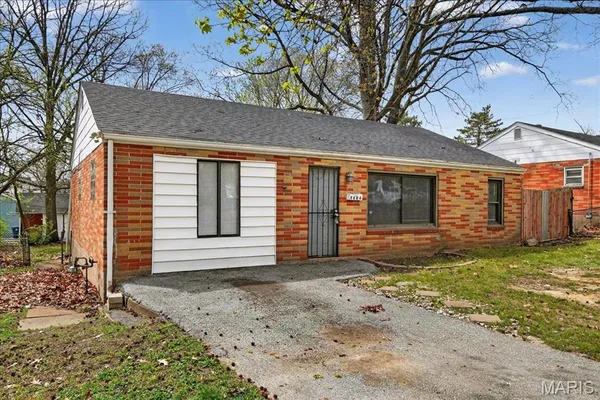 $145,000 | 9604 Ridge Avenue, Overland, MO 63114