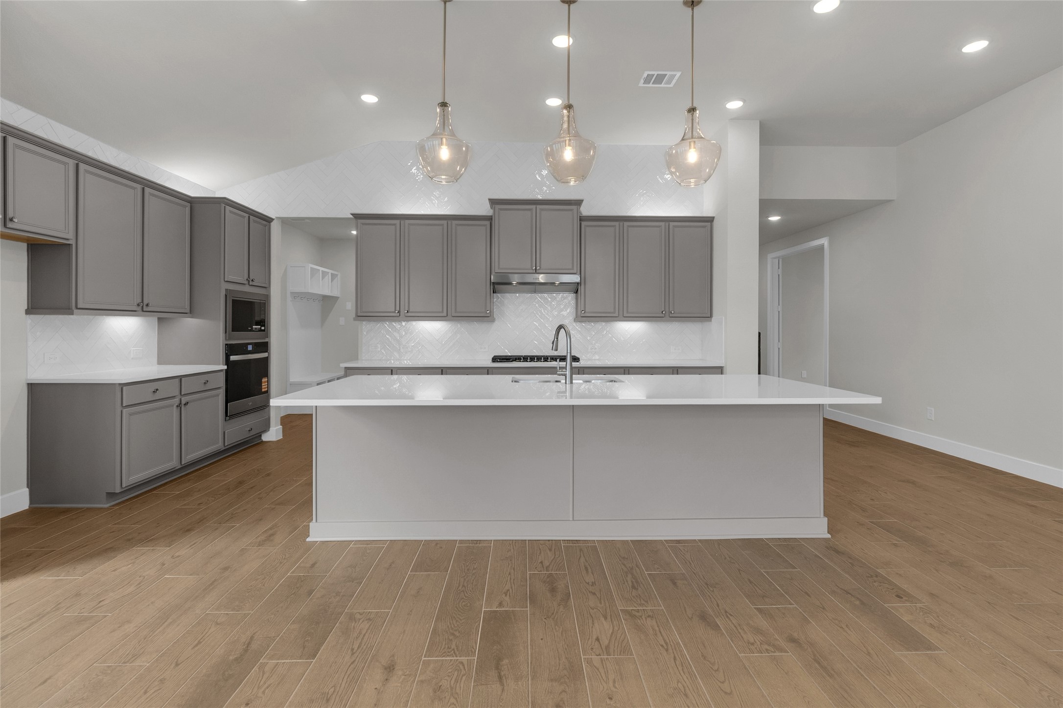 2819 Pathway Mdws Lane Webster, TX 77598 - Photo 8 of 43