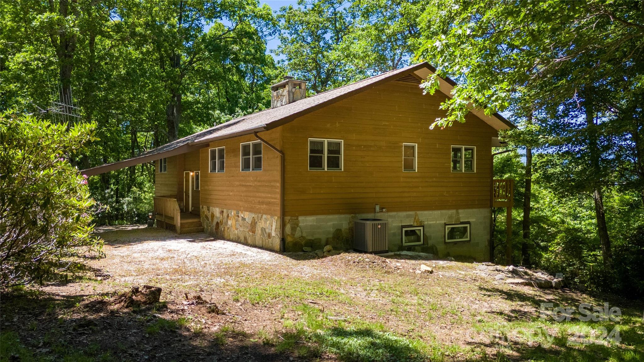 1457 Strawberry Ridge Road Spruce Pine, NC 28777 - Photo 10 of 44 Gallery Image 10