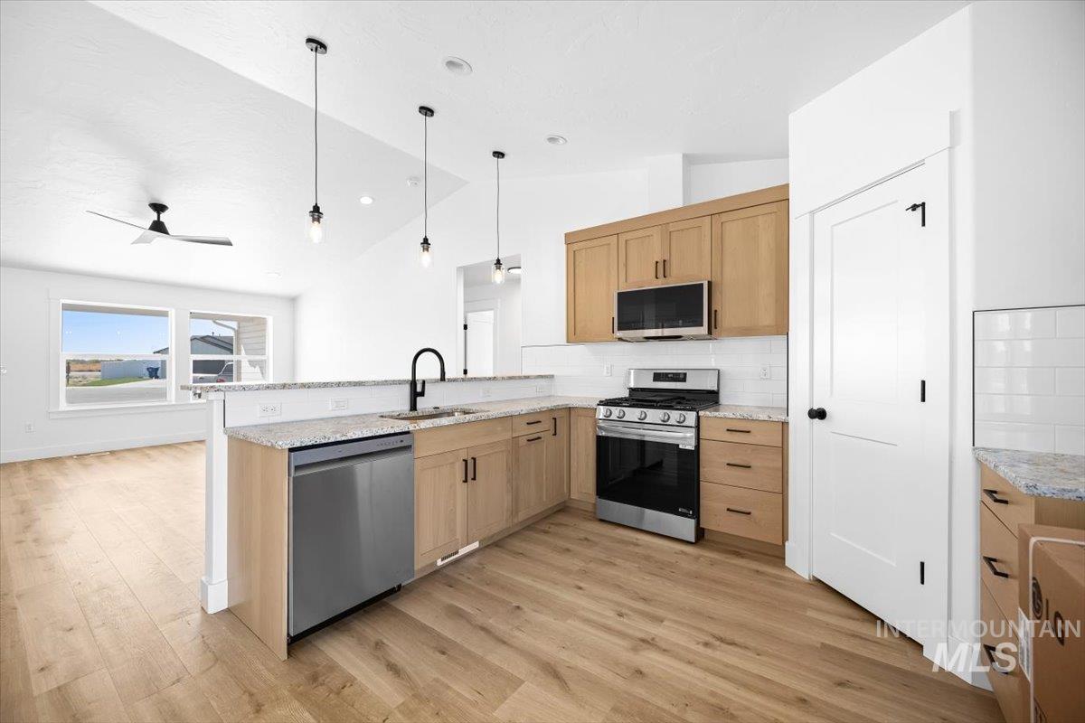 2186 Austin Fruitland, ID 83619 - Photo 3 of 21