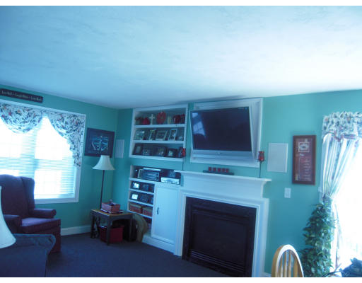 21 Vista Circle Rutland, MA 01543 - Photo 3 of 17 Gallery Image 3