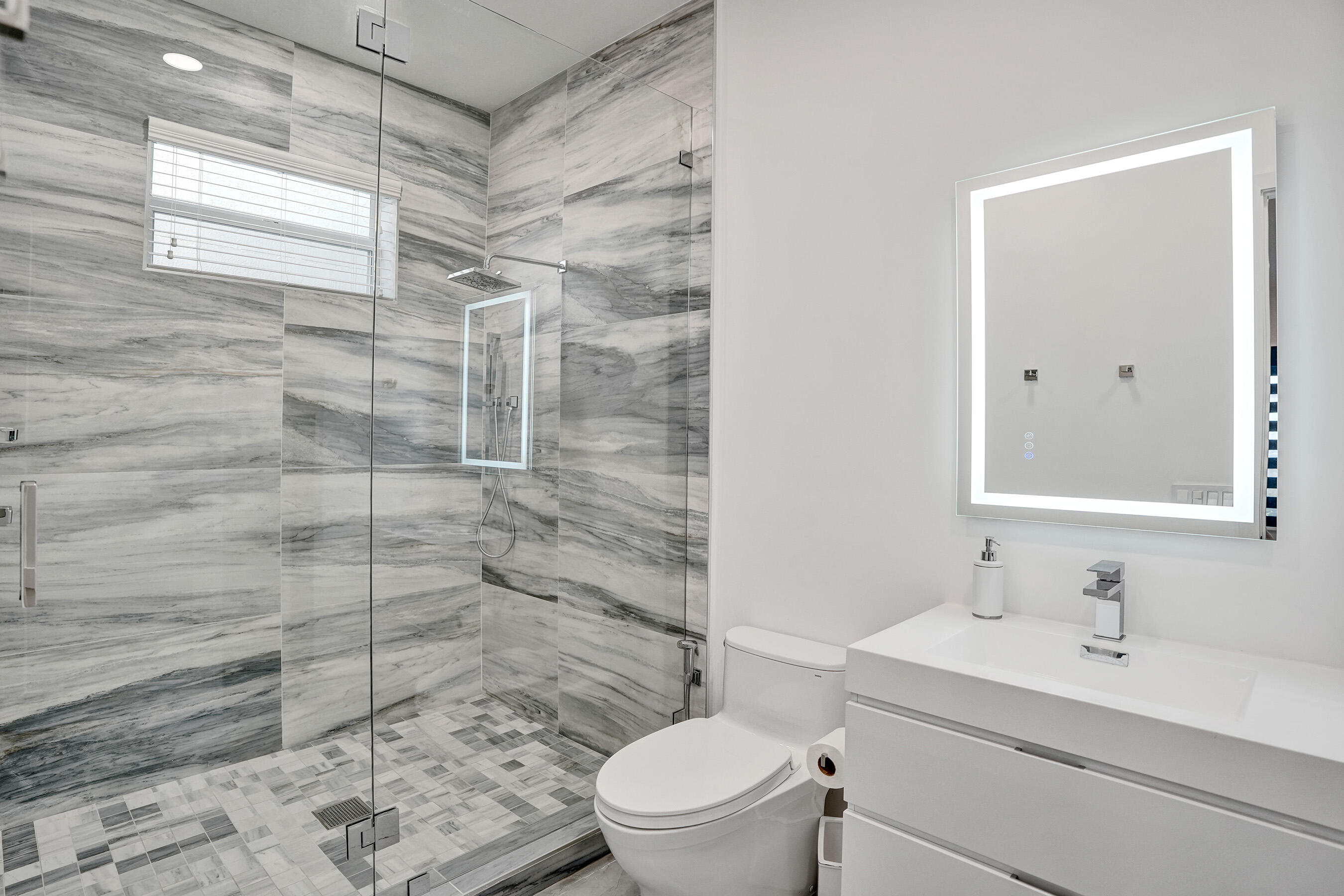 4290 Northwest 62nd Road Boca Raton, FL 33496 - Photo 8 of 69 1st fl bathroom