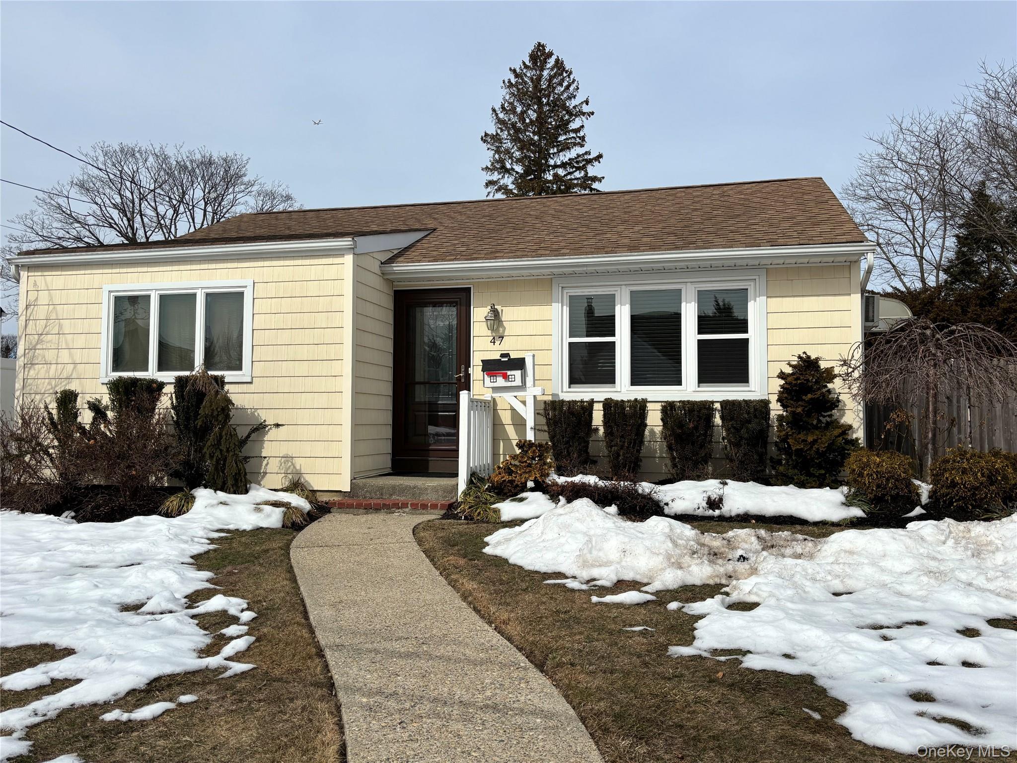 47 Sherbrooke Road Lindenhurst, NY 11757 - Photo 1 of 1 Gallery Image 1
