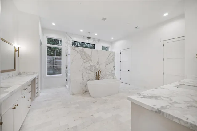 $5,999,995 | 205 Fleetway Drive, Hunters Creek Village, TX 77024