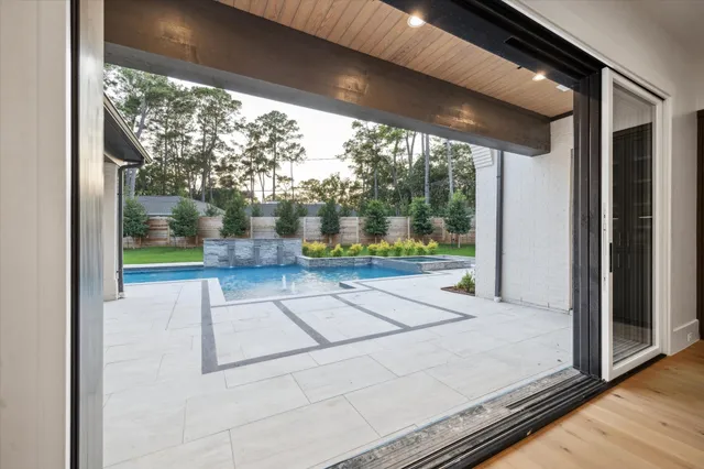 $5,999,995 | 205 Fleetway Drive, Hunters Creek Village, TX 77024