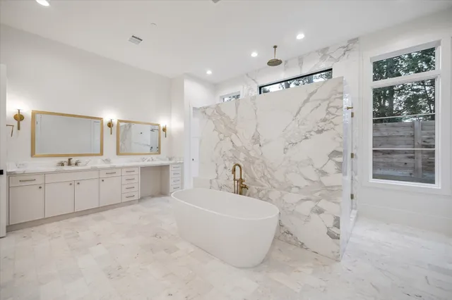 $5,999,995 | 205 Fleetway Drive, Hunters Creek Village, TX 77024