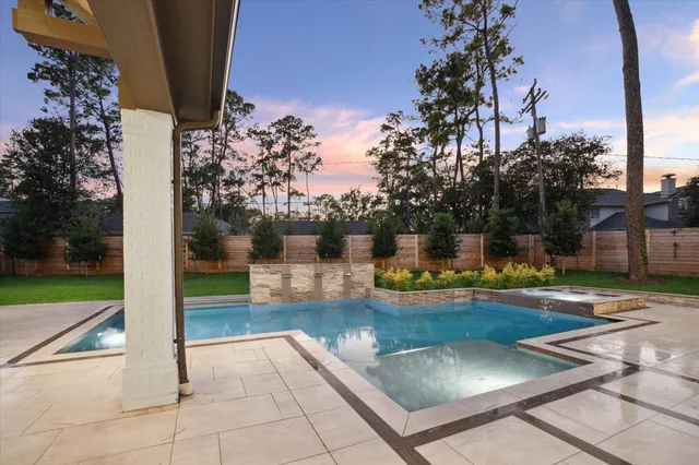 $5,999,995 | 205 Fleetway Drive, Hunters Creek Village, TX 77024