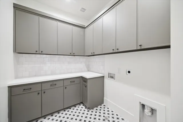 $5,999,995 | 205 Fleetway Drive, Hunters Creek Village, TX 77024