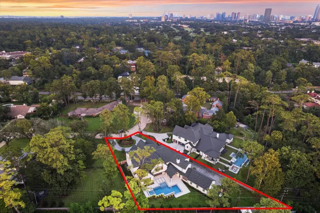 $5,999,995 | 205 Fleetway Drive, Hunters Creek Village, TX 77024