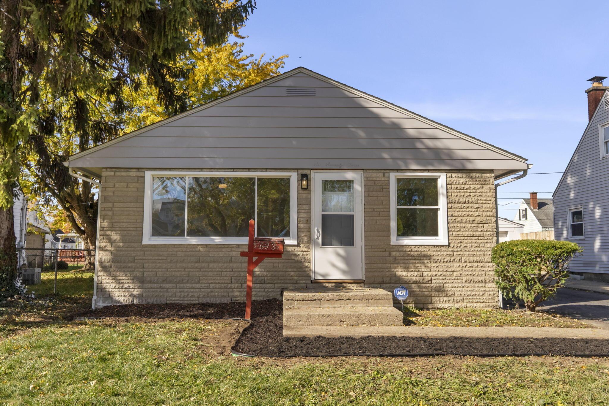 673 Roth Avenue Columbus, OH 43228 - Photo 1 of 26 Front of House