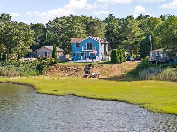 $825,000 | 28 Arlington Road, Wareham, MA 02571
