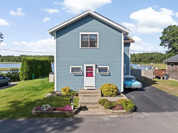 $825,000 | 28 Arlington Road, Wareham, MA 02571