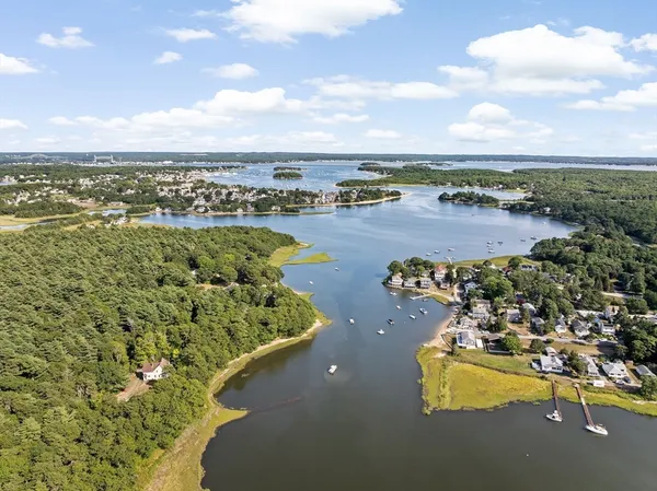 $825,000 | 28 Arlington Road, Wareham, MA 02571