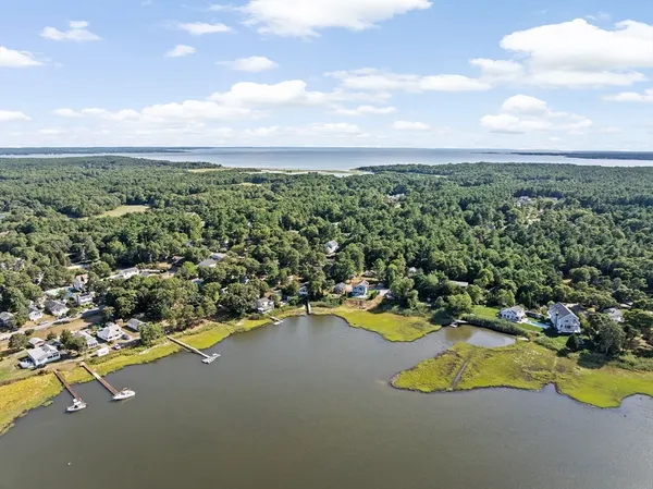 $825,000 | 28 Arlington Road, Wareham, MA 02571