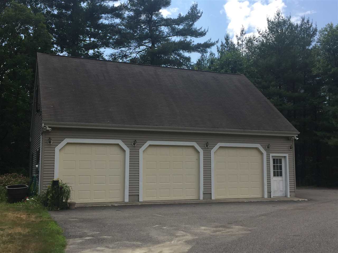 105 Kendall Pond Road Windham, NH 03087 - Photo 5 of 39