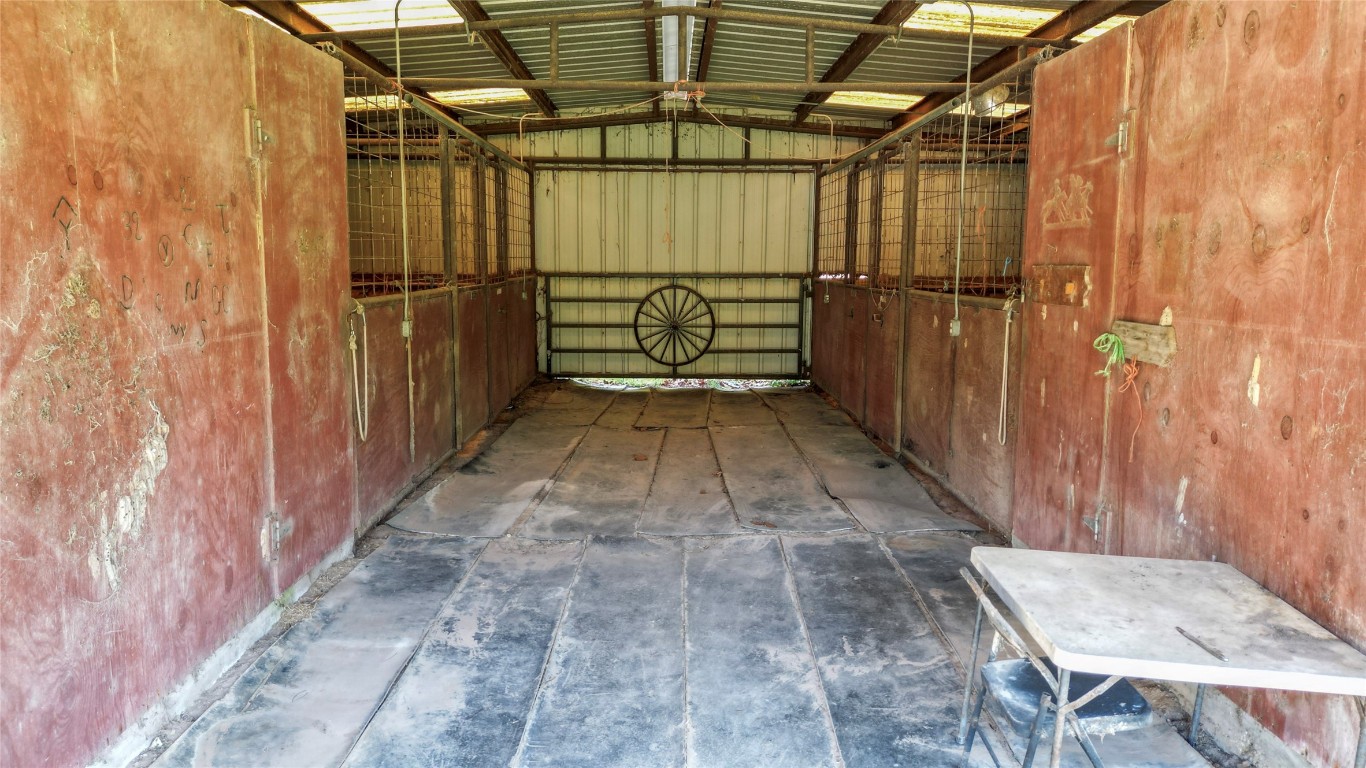 187 Watson Lake Road Huntsville, TX 77340 - Photo 4 of 25