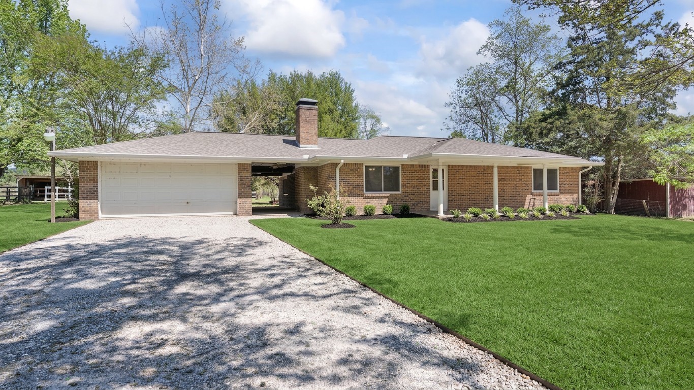 187 Watson Lake Road Huntsville, TX 77340 - Photo 9 of 25 a front view of a house with a yard and green space
