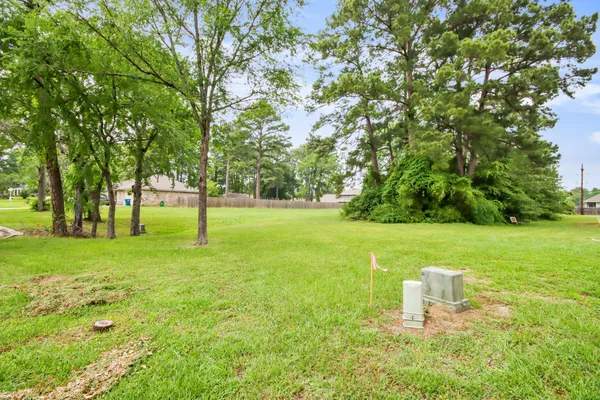 a sign that is sitting in the grass