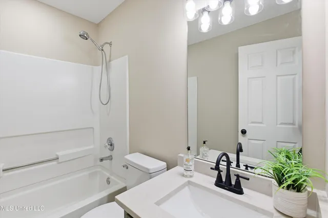 $239,900 | 5645 Kaitlyn Drive East, Walls, MS 38680