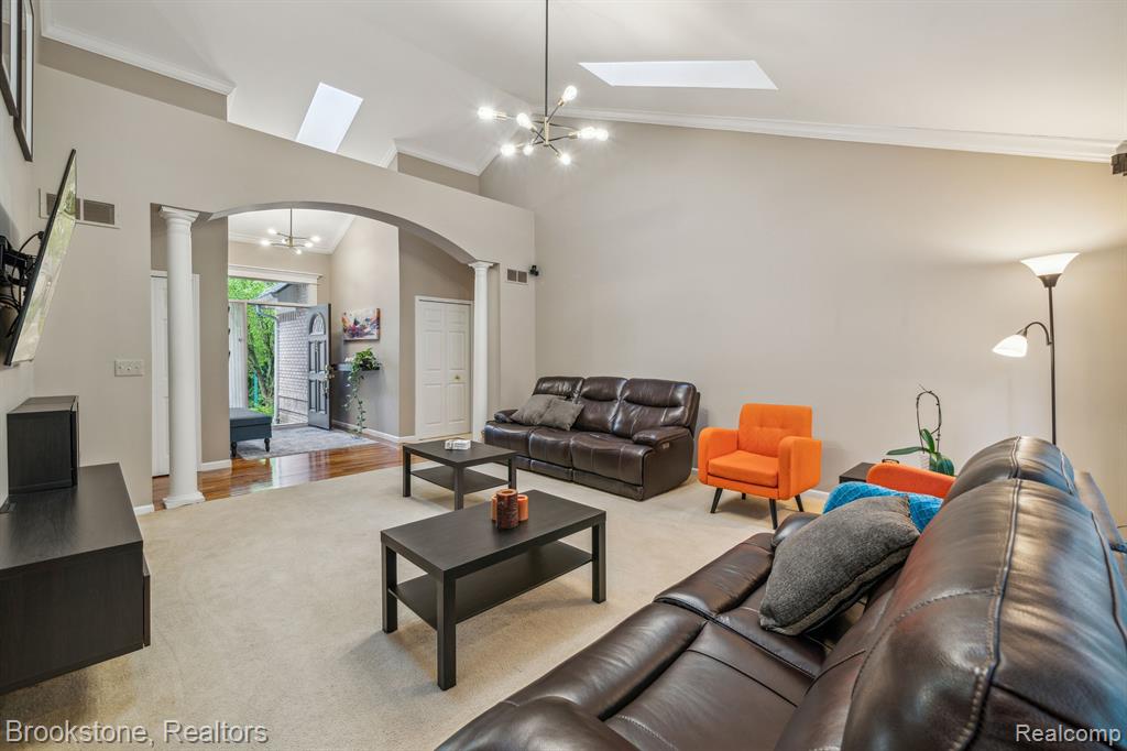 576 Bloomer Ridge Drive Rochester, MI 48307 - Photo 8 of 48