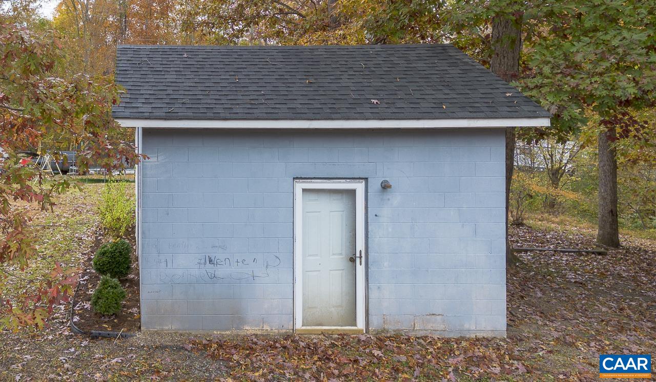 3660 Union Church Road Buckingham, VA 23921 - Photo 23 of 25 a backyard of a house