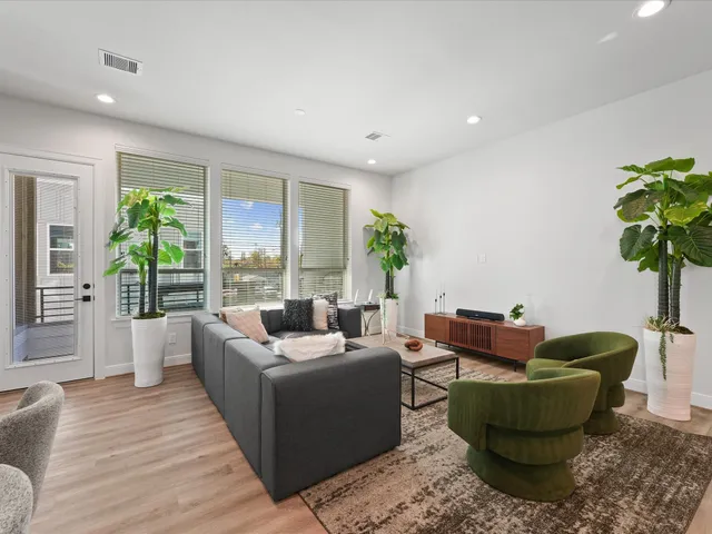 $399,990 | 4840 Pinemont Drive, Houston, TX 77092