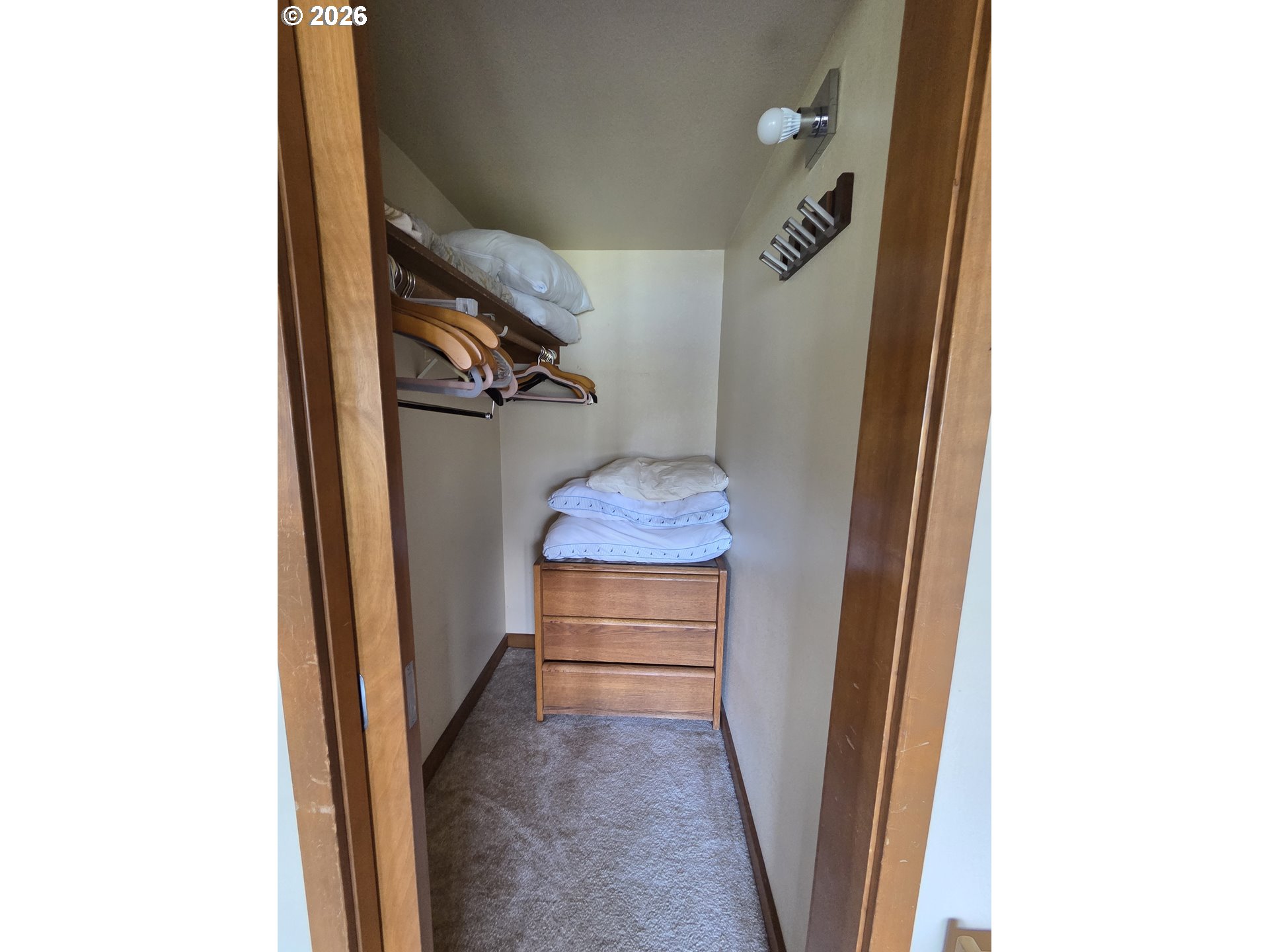 94304 Wedderburn Loop, Unit 414 Gold Beach, OR 97444 - Photo 13 of 19 Owner's Suite Bedroom