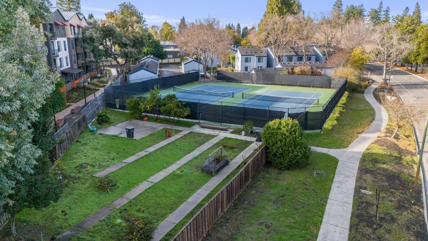 905 West Middlefield Road, Unit 923 Mountain View, CA 94043 - Photo 34 of 38 a view of a garden