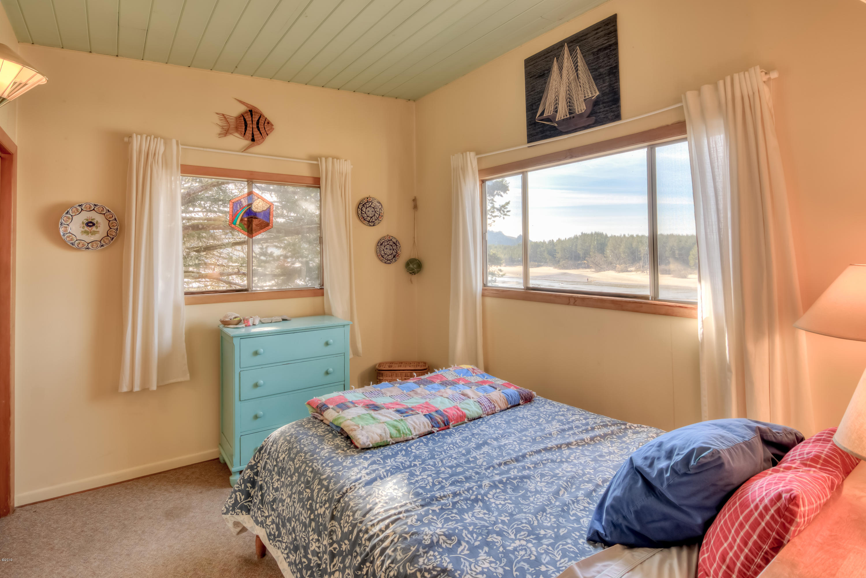 2530 Savage Road Otis, OR 97368 - Photo 12 of 30 Guest bedroom views