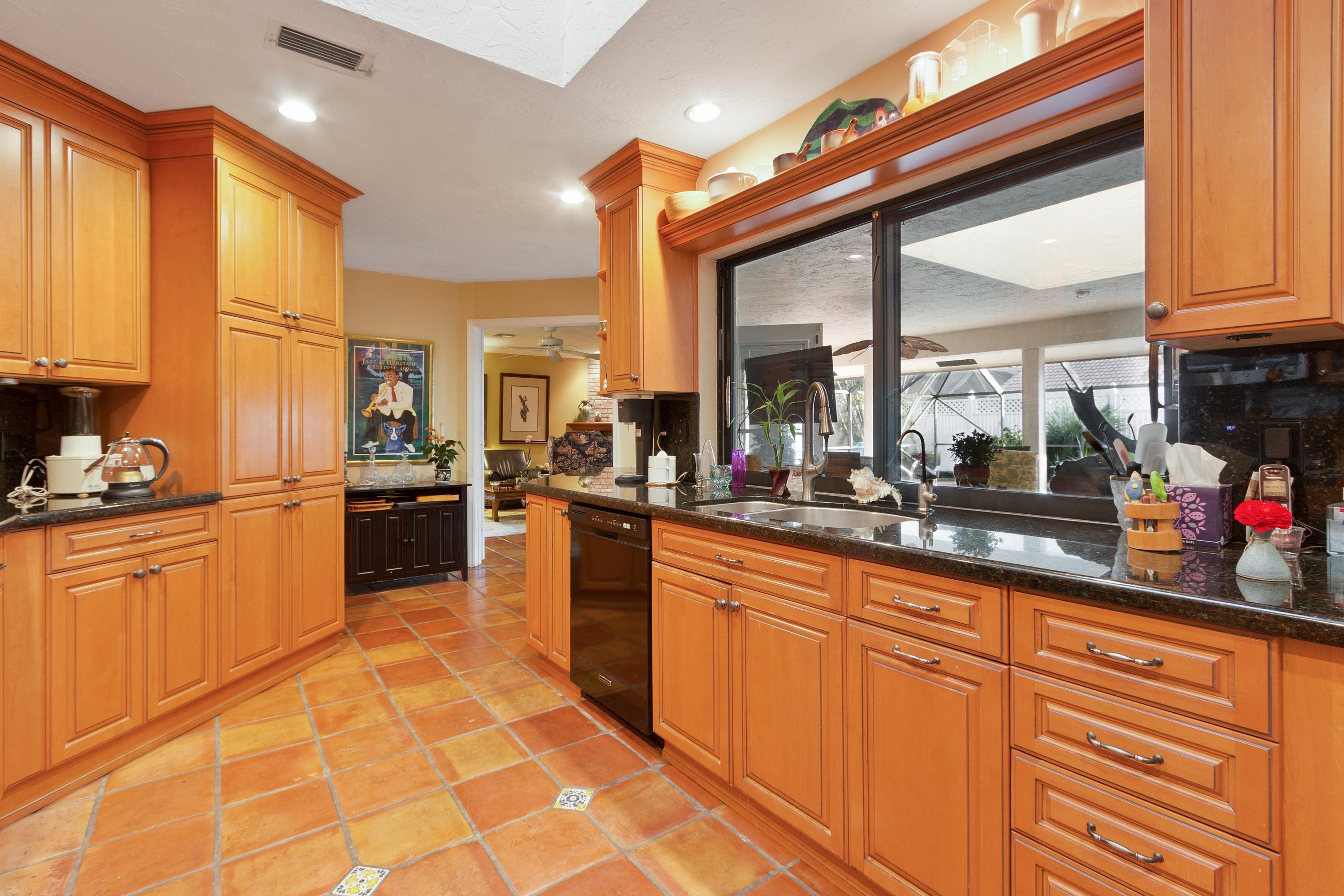 6570 Timber Lane Boca Raton, FL 33433 - Photo 5 of 34 Tons of Storage