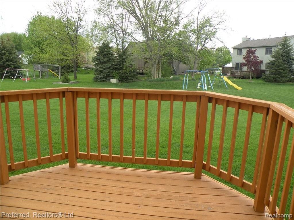 24742 Jamestowne Road Novi, MI 48375 - Photo 3 of 15 Backyard