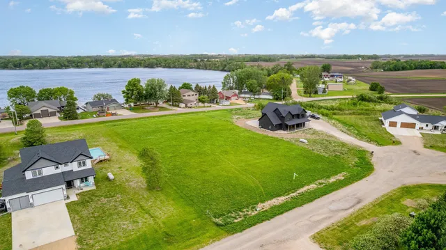 $69,000 | 19329 Lake Volney Circle, Le Center, MN 56057