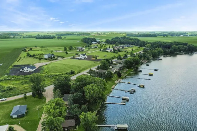 $69,000 | 19329 Lake Volney Circle, Le Center, MN 56057