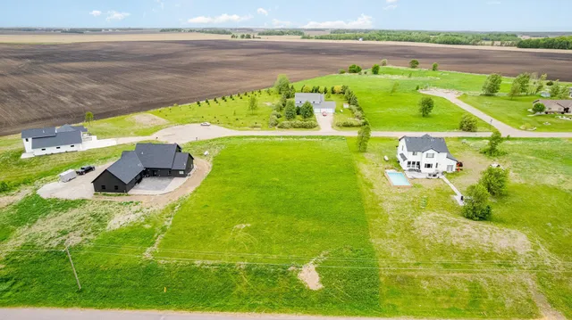 $69,000 | 19329 Lake Volney Circle, Le Center, MN 56057