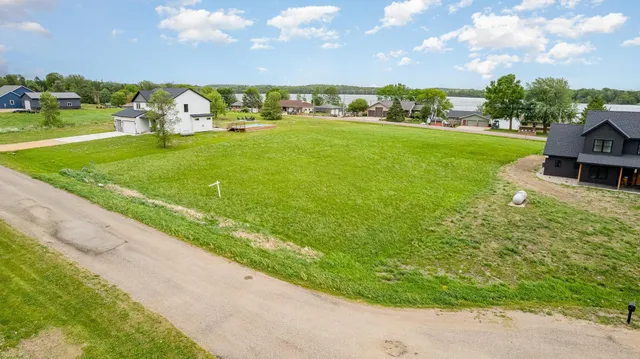 $69,000 | 19329 Lake Volney Circle, Le Center, MN 56057