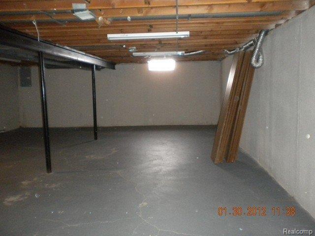 24554 Greenhill Road, Unit 27 Warren, MI 48091 - Photo 8 of 8 DSCN2144.JPG