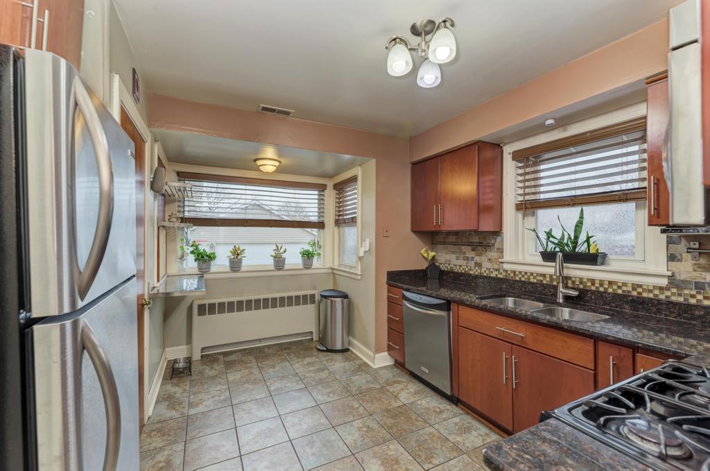 2225 South 23rd Avenue Broadview, IL 60155 - Photo 11 of 24